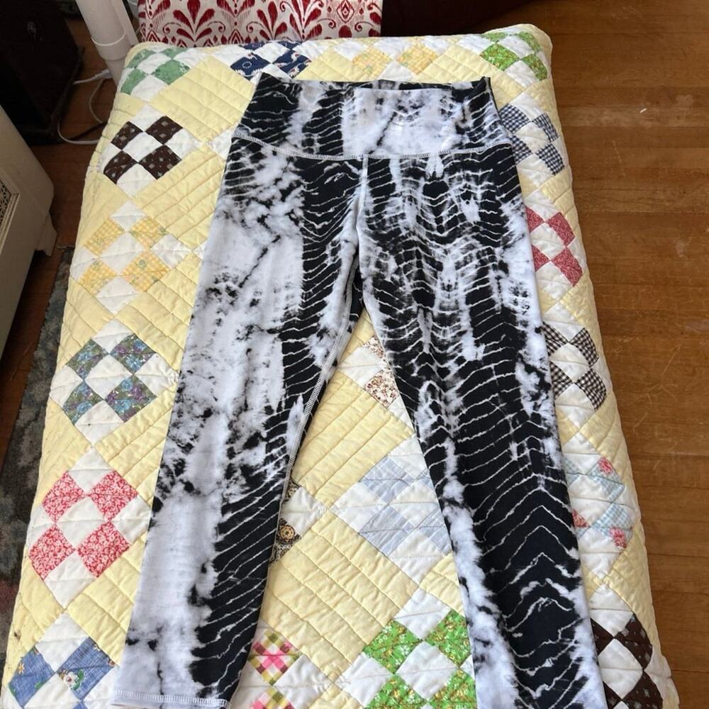 Evolution and creation leggings size large